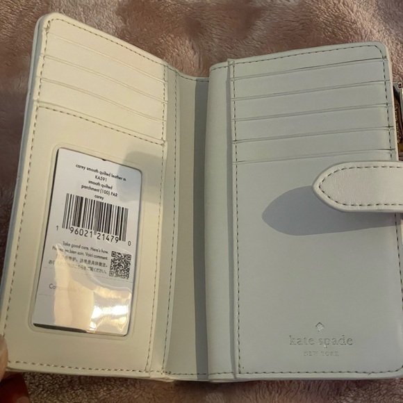 EUC Carey Bucket Bag/NWT Schuyler Corner Zip Wallet - Picture 9 of 11